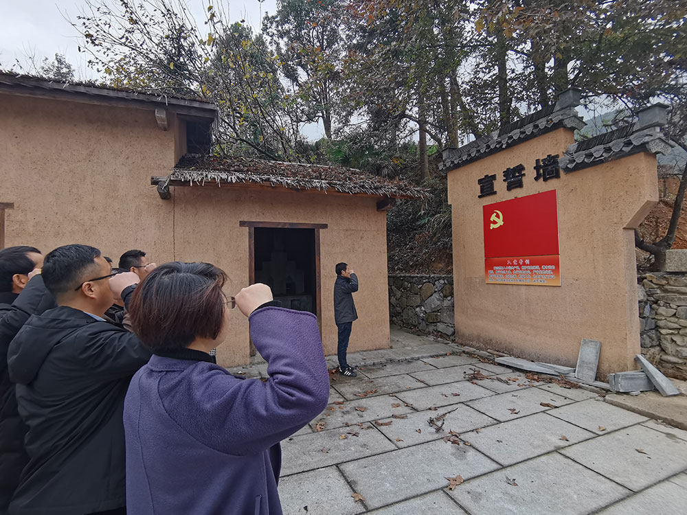 屯溪城建投公司黨支部開展“走進(jìn)紅色記憶、傳承初心使命”主題黨日活動(dòng)