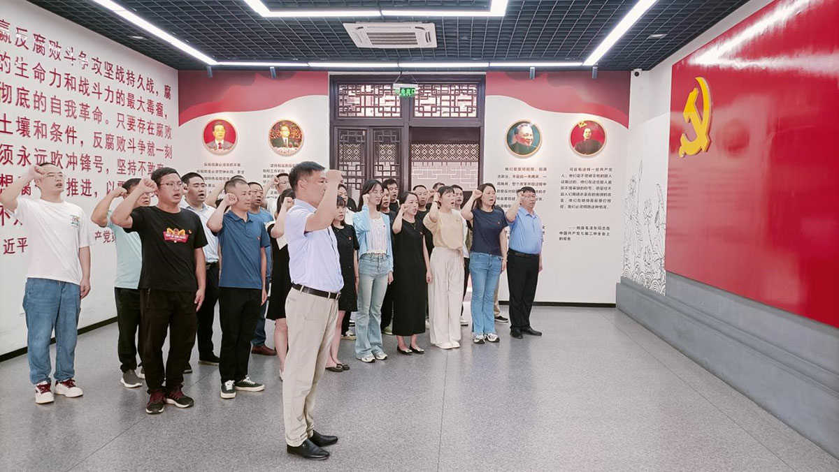 參觀廉政教育基地，接受廉潔清風(fēng)洗禮